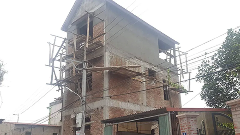 Sập giàn giáo xây dựng, 2 người tử vong, 1 người bị thương