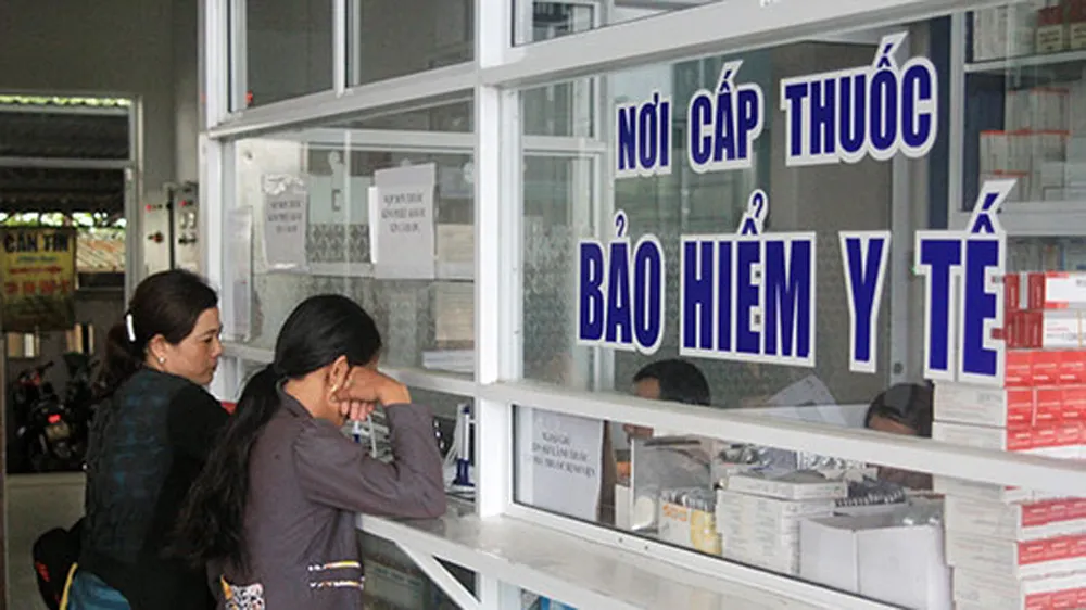 Có thẻ BHYT mà sử dụng thuốc ngoài danh mục thì sao?