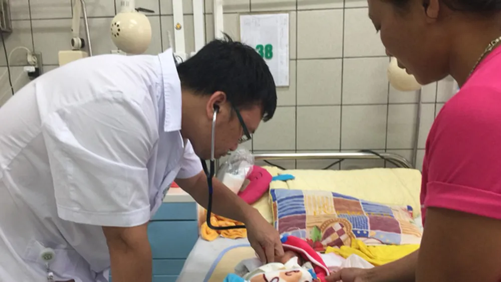 Tự ý bỏ điều trị bệnh lý tuyến giáp, mẹ con sản phụ nguy kịch