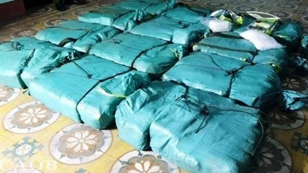 Bắt vụ vận chuyển 308,6kg ma túy đá trên quốc lộ 1A