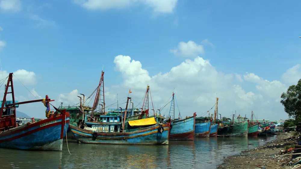 1.000 tàu cá nằm bờ…
