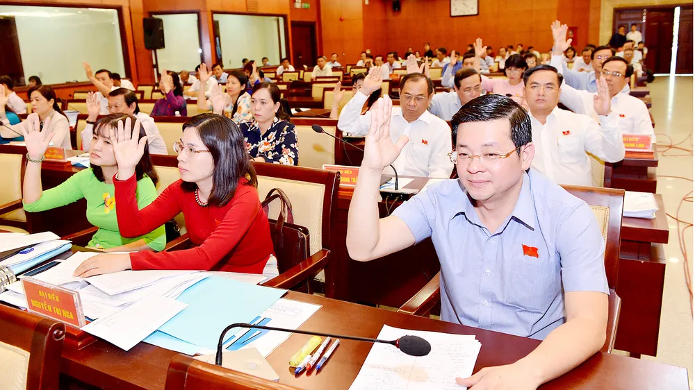 Thực hiện cơ chế, chính sách đặc thù phát triển TPHCM: Đẩy mạnh phân cấp 