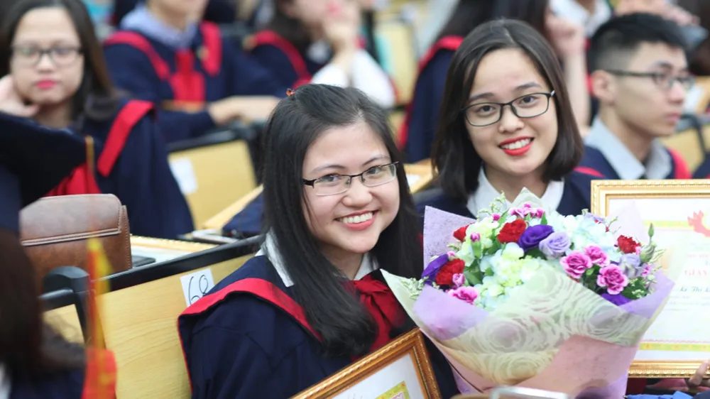 Tuyển dụng sinh viên xuất sắc vào cơ quan đảng, nhà nước