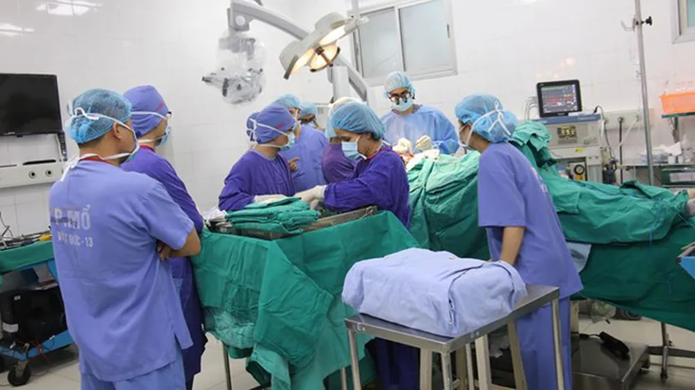 Nghịch thuốc pháo tự chế, nam thanh niên bị cắt cụt 3 ngón tay