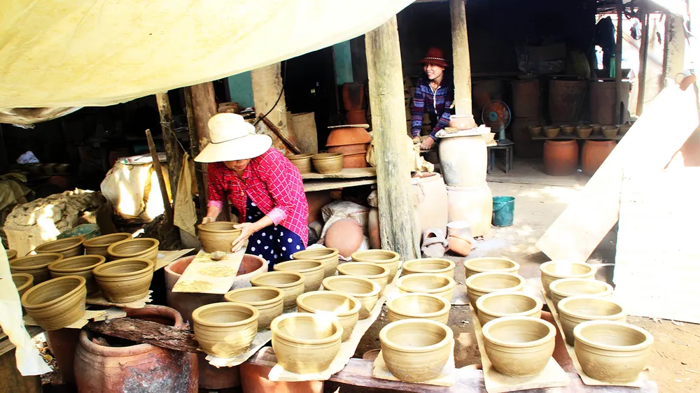 “Phù thủy” làng gốm