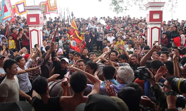 Không quản được thì cấm?