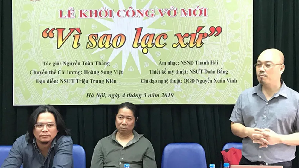 Thực hiện vở cải lương Vì sao lạc xứ