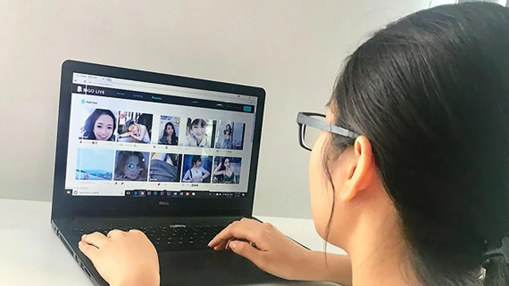 Trục lợi thiếu văn hóa