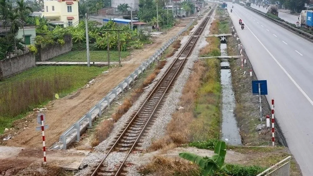 Xóa bỏ lối đi tự mở qua đường sắt vào năm 2025