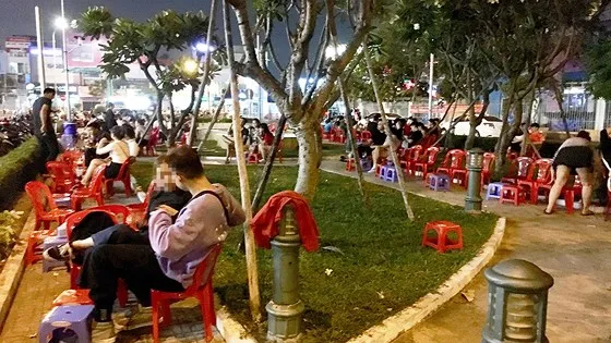 Công viên ở đường Phạm Huy Thông vẫn bị chiếm dụng