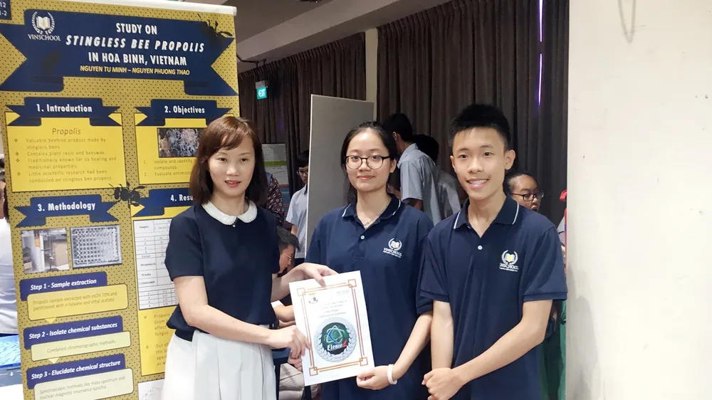 2 nhóm học sinh Việt xuất sắc mang về giải Bạc và giải Đồng
