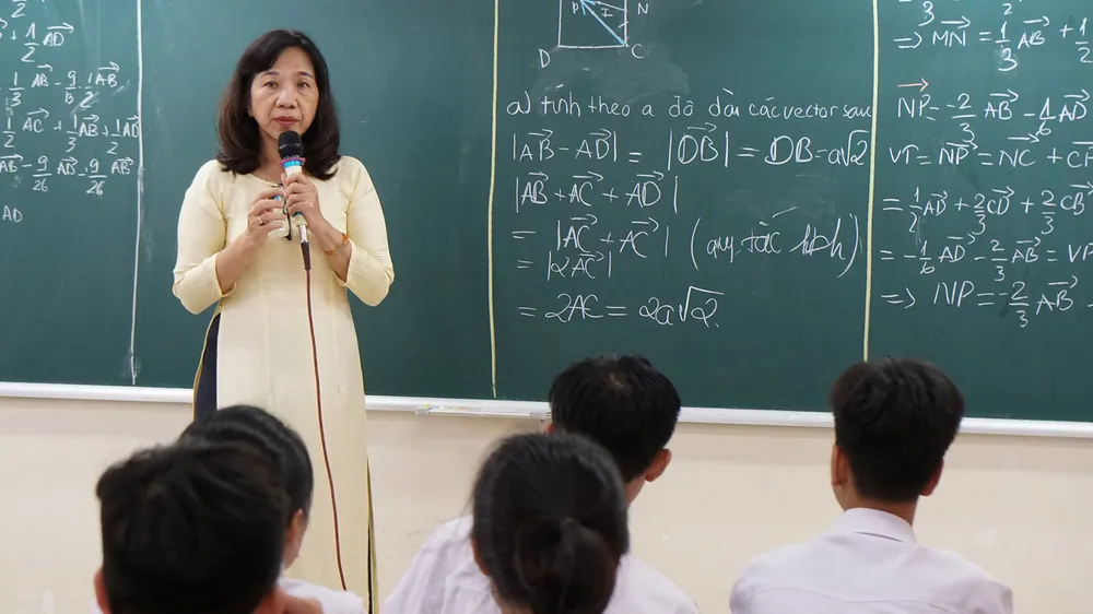 Bài 4: Giáo viên trung học phổ thông - Tự hào người truyền lửa