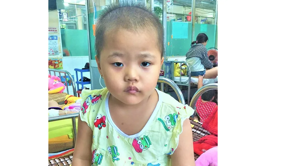 Bé gái hộ nghèo bệnh ung thư máu