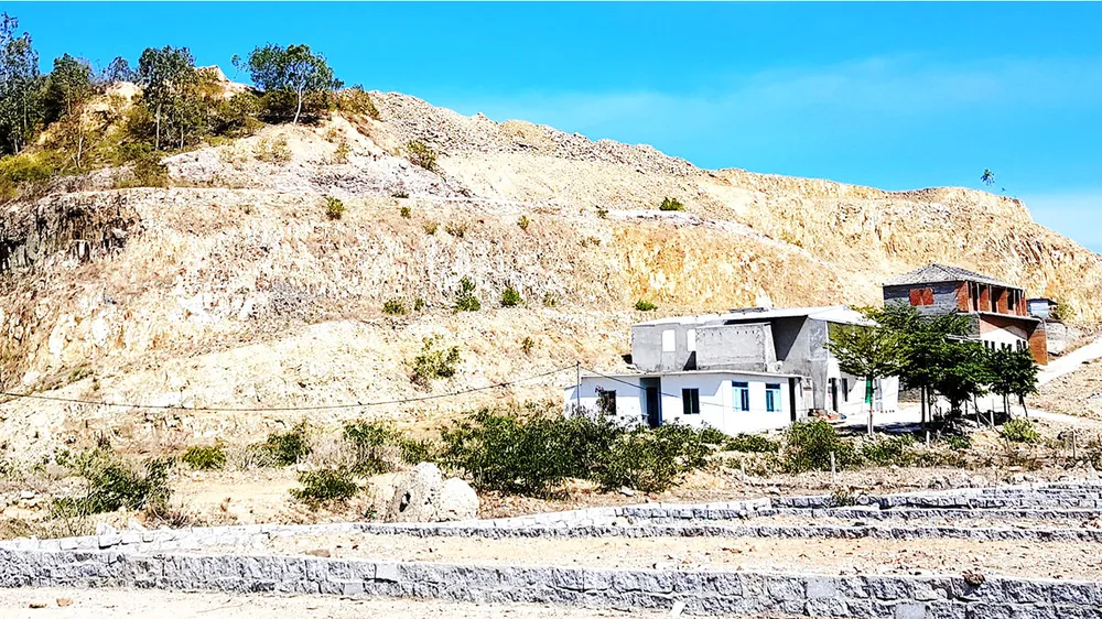 Núi Hòn Xện bị biến dạng vì dự án chỉnh trang