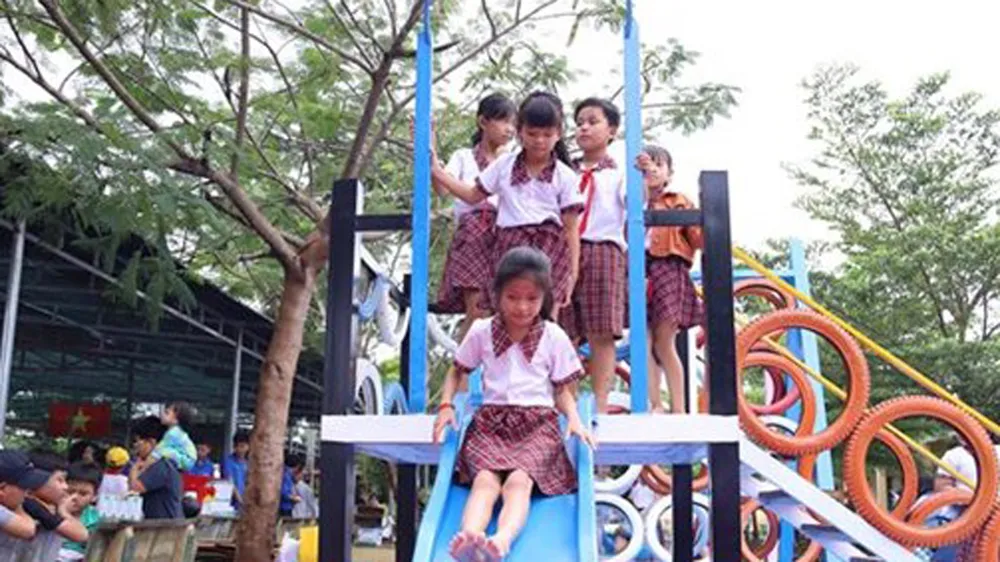 Khánh thành sân chơi thiếu nhi ở vùng biên giới