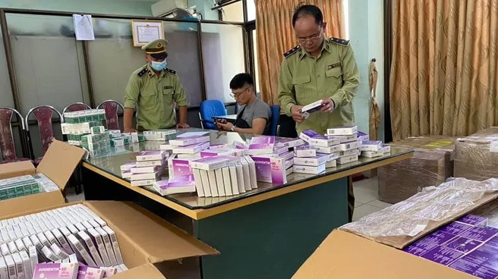 Phát hiện cơ sở phân phối thuốc kháng sinh “trôi nổi” 