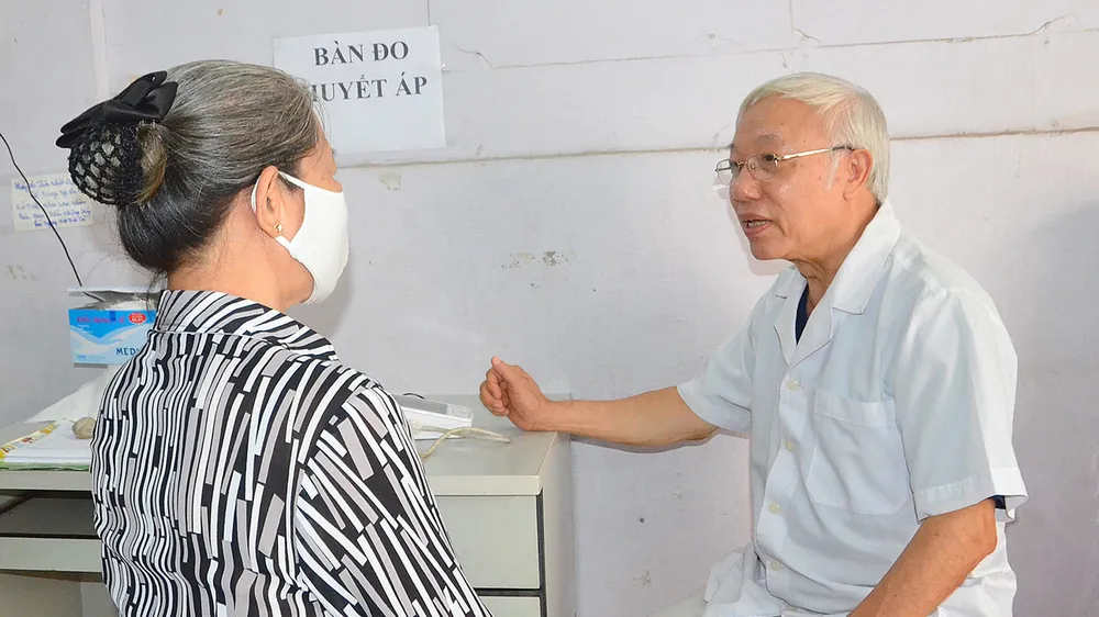 Tận tụy, hết lòng với bệnh nhân