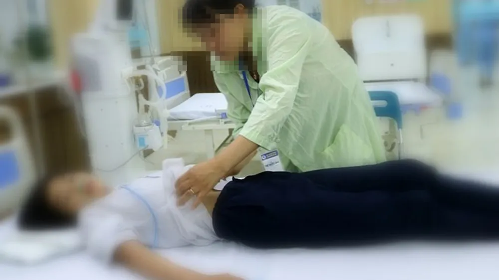 9 học sinh ngộ độc sau khi uống nước ngọt miễn phí