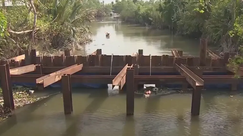 Tiền Giang: Tháo dỡ nhiều đập thép ngăn mặn 