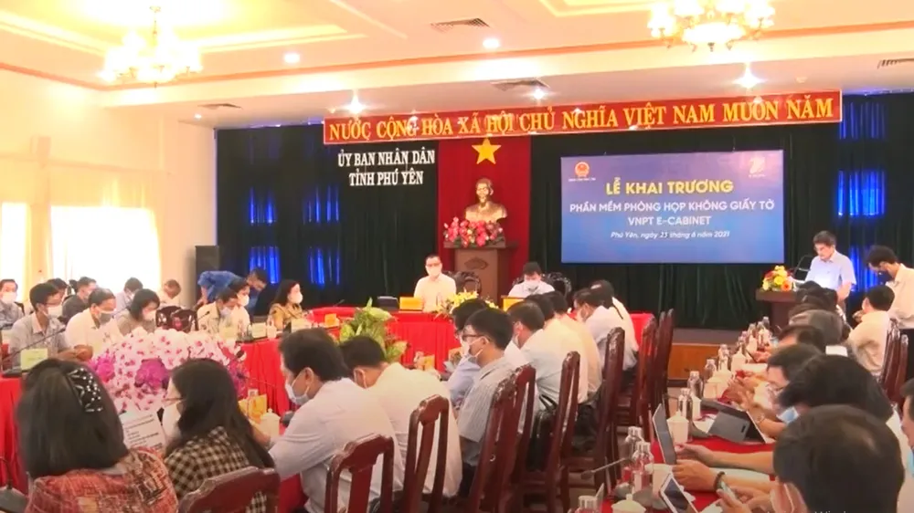 Phú Yên khai trương hệ thống phòng họp không giấy