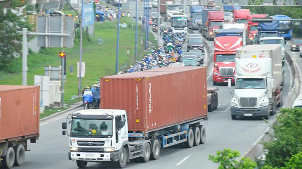 Chưa quyết liệt ngăn chặn xe quá tải