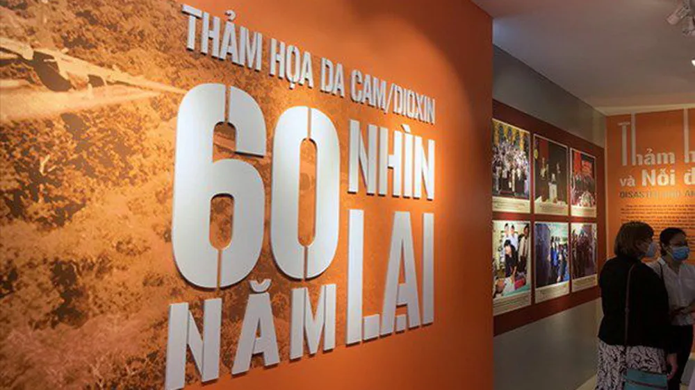 Triển lãm “Thảm họa da cam/dioxin - 60 năm nhìn lại” 