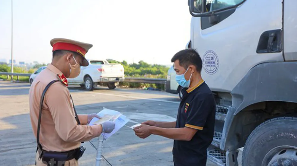 Tháo gỡ để ngăn đình trệ vận tải hàng hóa