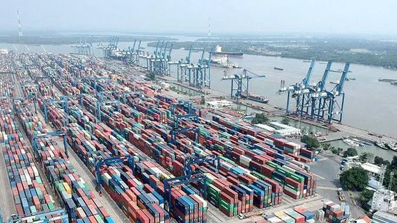 Di dời hàng để giảm ùn tắc Cảng Cát Lái