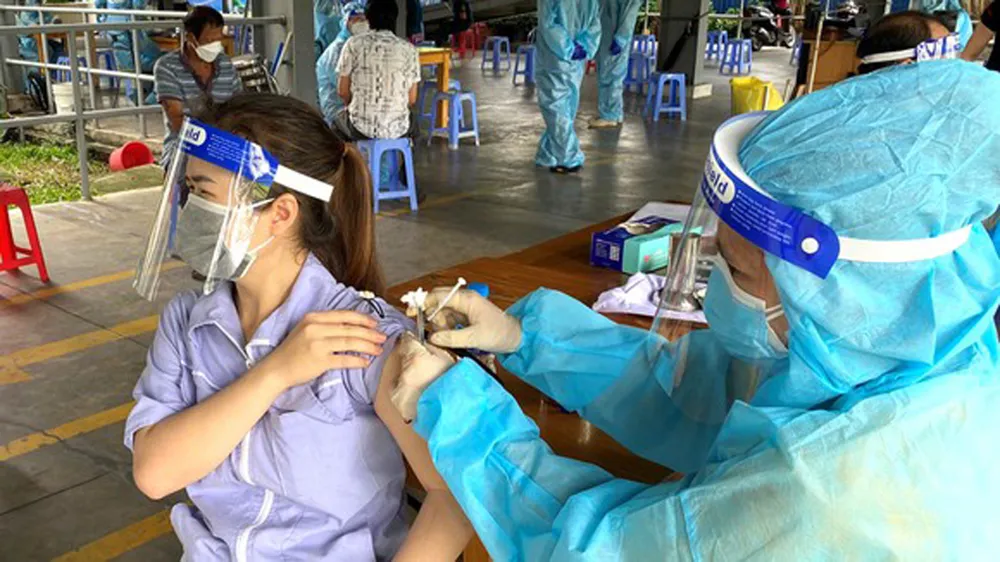 Mập mờ thu phí tiêm vaccine ở chung cư An Khang