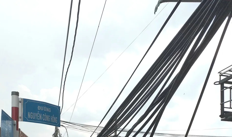 Dây cáp điện sà sát mặt đường