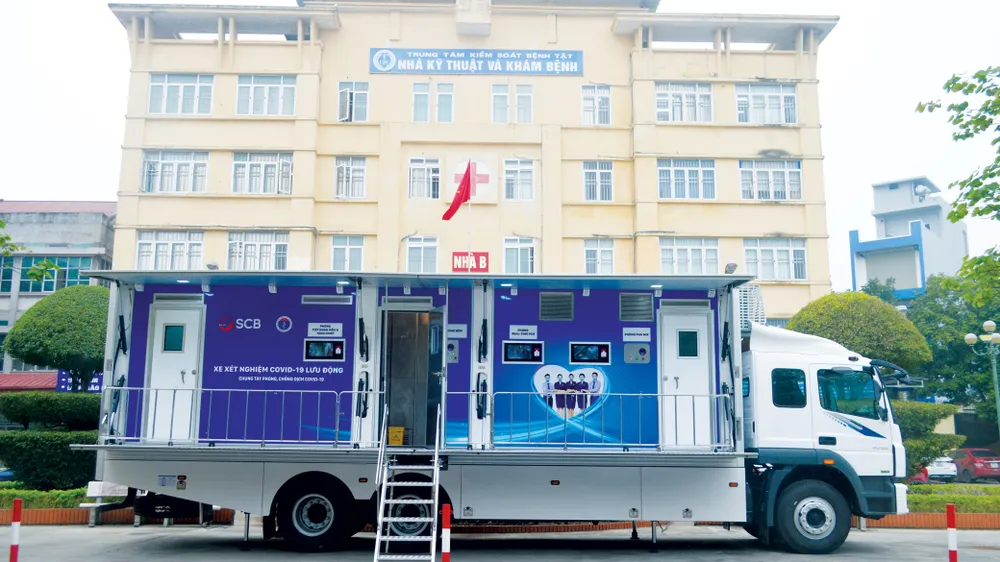 SCB tiếp tục chuỗi hoạt động trao tặng xe xét nghiệm lưu động tại Thái Bình và Thanh Hóa