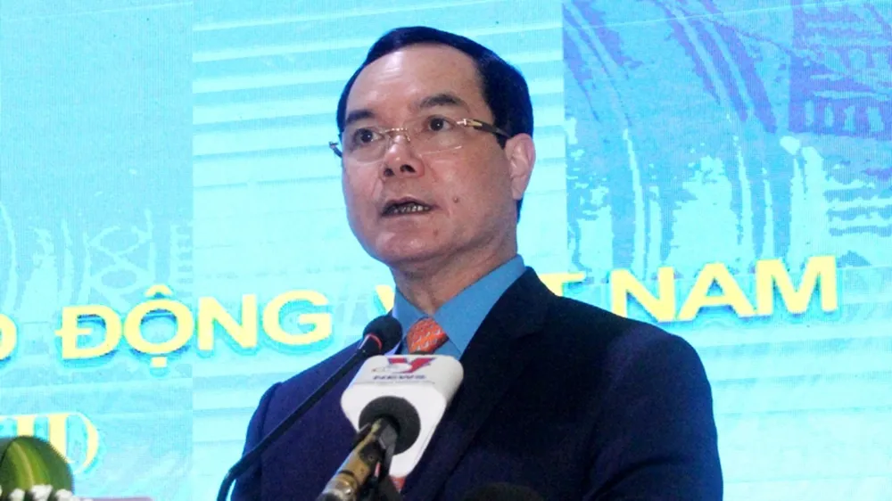 Đồng chí Nguyễn Đình Khang, Ủy viên Trung ương Đảng, Chủ tịch Tổng Liên đoàn Lao động Việt Nam phát biểu khai mạc hội nghị
