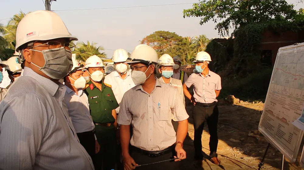  Thứ trưởng Nguyễn Xuân Sang cùng các địa phương đi kiểm ra tiến độ Dự án cao tốc Trung Lương - Mỹ Thuận