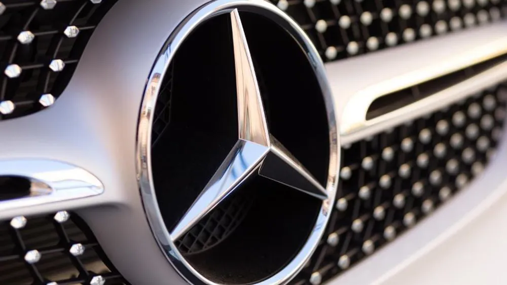 Hãng ô tô Daimler chính thức đổi tên thành Mercedes-Benz 