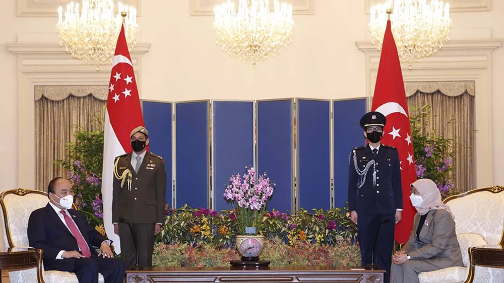 Chủ tịch nước Nguyễn Xuân Phúc hội đàm với Tổng thống Cộng hòa Singapore Halimah Yacob. Ảnh: TTXVN