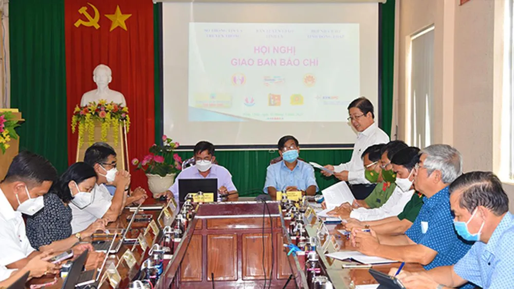 Chánh Văn phòng UBND tỉnh Đồng Tháp Nguyễn Văn Phú thông tin việc mua sắm trang thiết bị, vật tư y tế, kit xét nghiệm tại Đồng Tháp