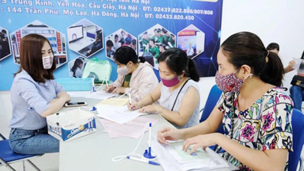 Người lao động không nên rút bảo hiểm xã hội để “gặt lúa non”