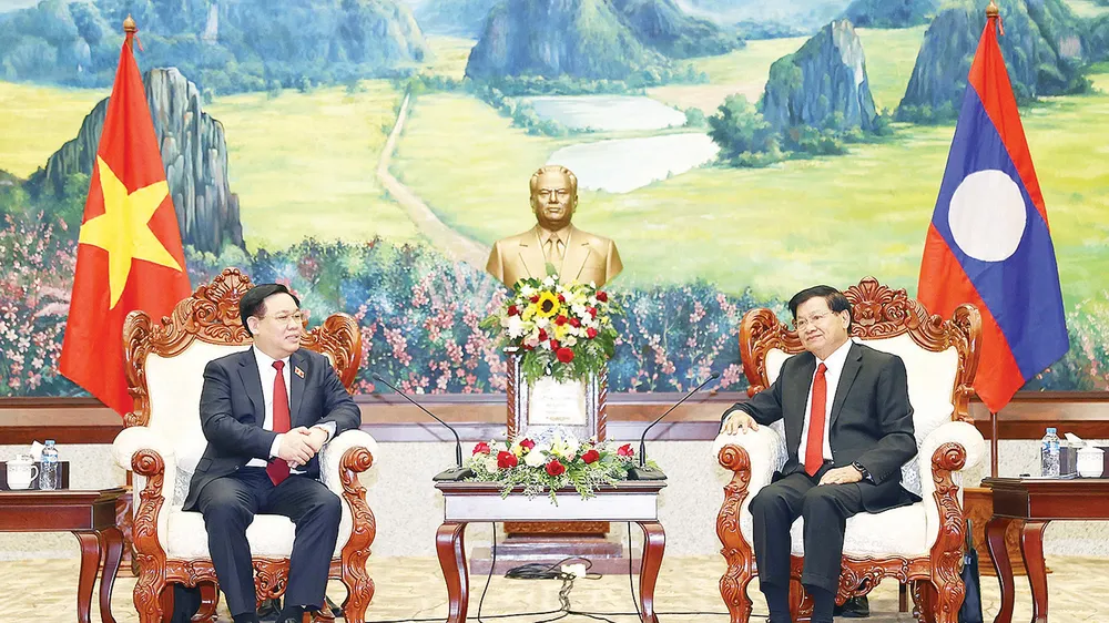 Chủ tịch Quốc hội Vương Đình Huệ đến chào xã giao Tổng Bí thư, Chủ tịch nước Lào Thongloun Sisoulith