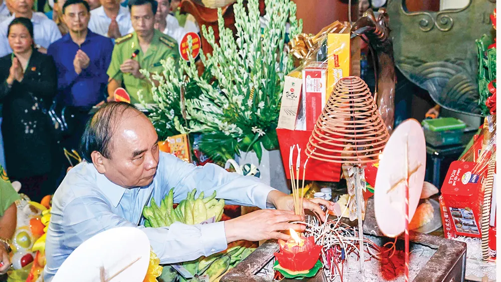  Chủ tịch nước Nguyễn Xuân Phúc dâng hương tưởng niệm Chủ tịch Hồ Chí Minh