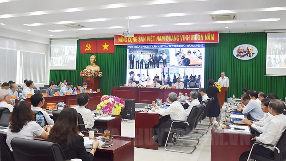 Cải thiện mức thu nhập để thu hút chuyên gia giỏi