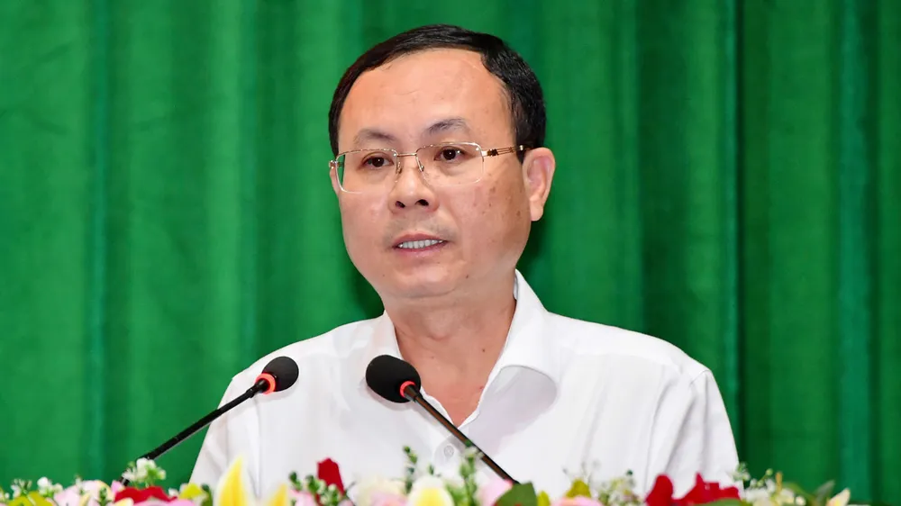 Phó Bí thư Thành ủy TPHCM Nguyễn Văn Hiếu phát biểu tại Hội nghị tổng kết 10 năm thực hiện nghị quyết Trung ương 8 khoá XI về chiến lược bảo vệ Tổ quốc trong tình hình mới do Đảng ủy Quân sự TPHCM tổ chức. Ảnh: VIỆT DŨNG