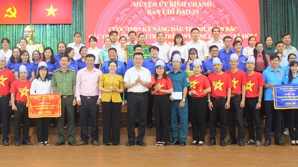 Nhiều địa phương đã chủ động có giải pháp nhằm nâng cao kỹ năng đấu tranh, phản bác các quan điểm sai trái trên internet, mạng xã hội cho cán bộ, đảng viên, công chức, viên chức