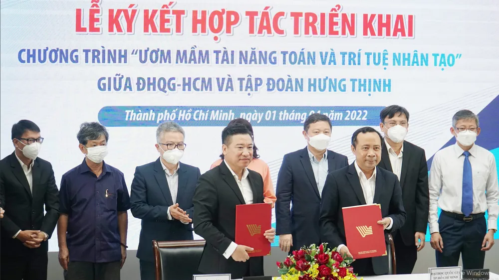 Đại học Quốc gia TPHCM: Đẩy mạnh hợp tác, tài trợ học bổng cho sinh viên