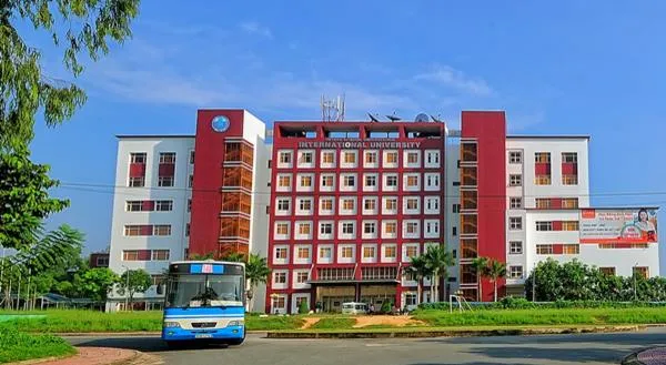 Hơn 1.000 sinh viên, học viên Trường ĐH Quốc tế tốt nghiệp