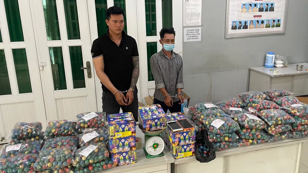 Pháo lậu bị lực lượng chức năng thu giữ tại TPHCM. Ảnh: CHÍ THẠCH