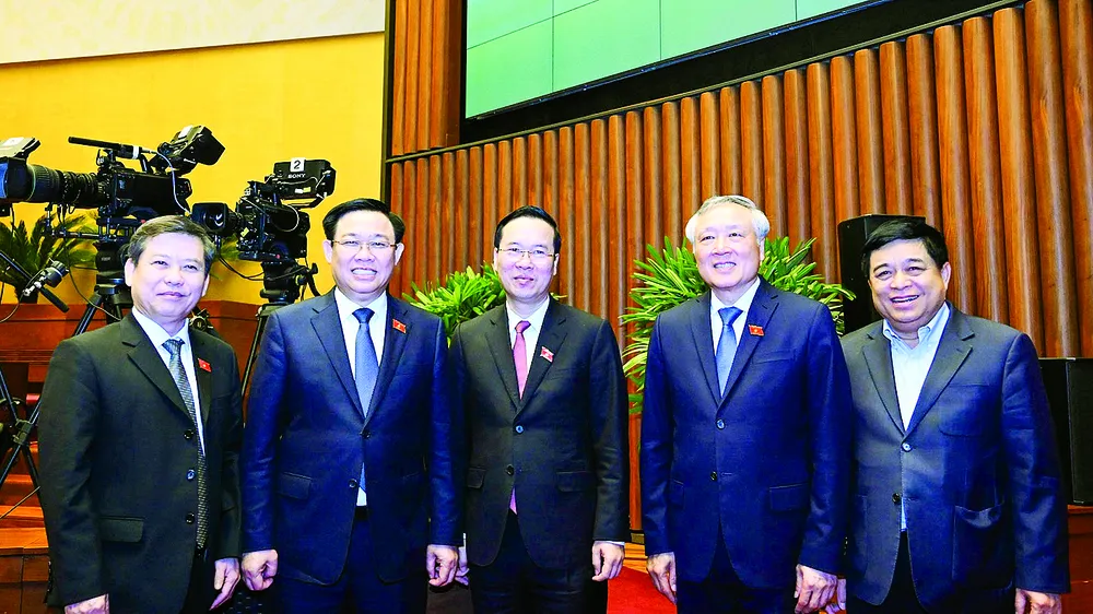 Chủ tịch nước Võ Văn Thưởng, Chủ tịch Quốc hội Vương Đình Huệ và các đại biểu tại phiên chất vấn và trả lời chất vấn, ngày 20-3. Ảnh: VIẾT CHUNG