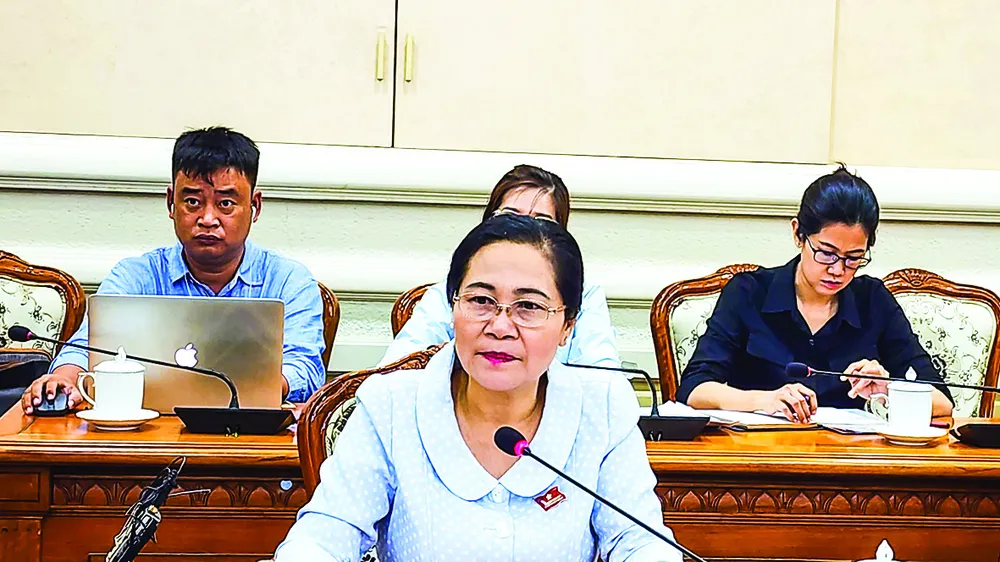  Chủ tịch HĐND TPHCM Nguyễn Thị Lệ phát biểu tại buổi giám sát về công tác cấp Giấy chứng nhận nhà đất cho tổ chức và cá nhân tại các dự án phát triển nhà ở thương mại trên địa bàn TP Thủ Đức. Ảnh: ĐỨC TRUNG