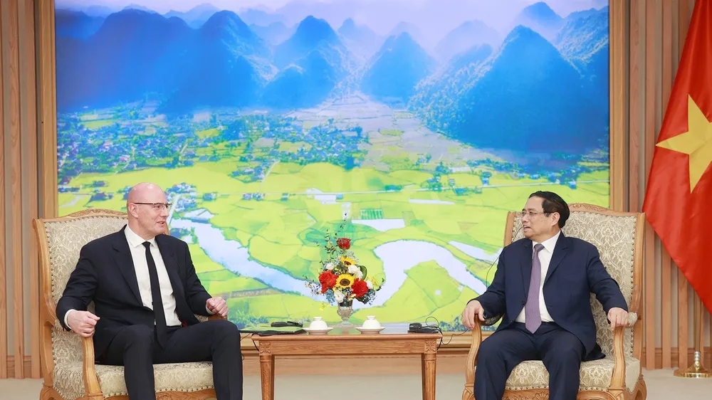 Thủ tướng Phạm Minh Chính tiếp Phó Thủ tướng Nga Dmitry Chernyshenko. Ảnh: TTXVN