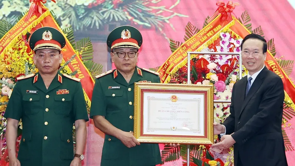 Chủ tịch nước Võ Văn Thưởng trao tặng HUân chương Chiến công hạng nhất cho Tổng cục II, Bộ Quốc phòng