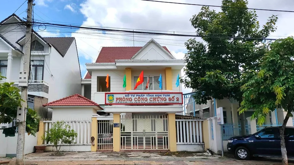 Nhận 32 triệu đồng, một phó trưởng phòng công chứng bị miễn nhiệm chức vụ